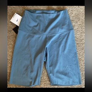 NWT Women’Nike Dri Fit Zenvy Bike Shorts Size XS Teal Gentle Support.